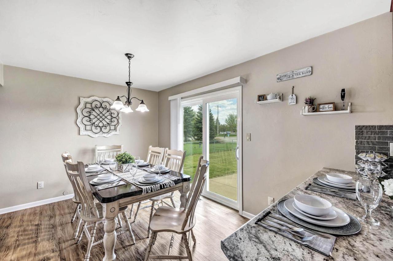 Serene 3 Bedroom Home, Nrm, Wi-Fi, Parking, Queen Bed De Pere Экстерьер фото