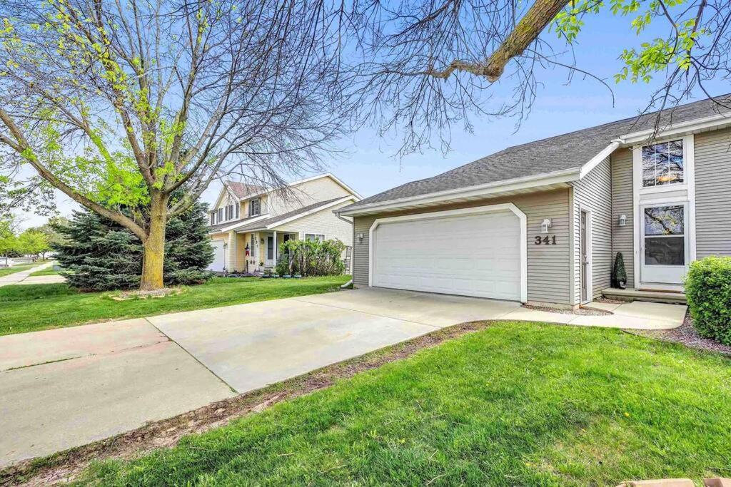 Serene 3 Bedroom Home, Nrm, Wi-Fi, Parking, Queen Bed De Pere Экстерьер фото